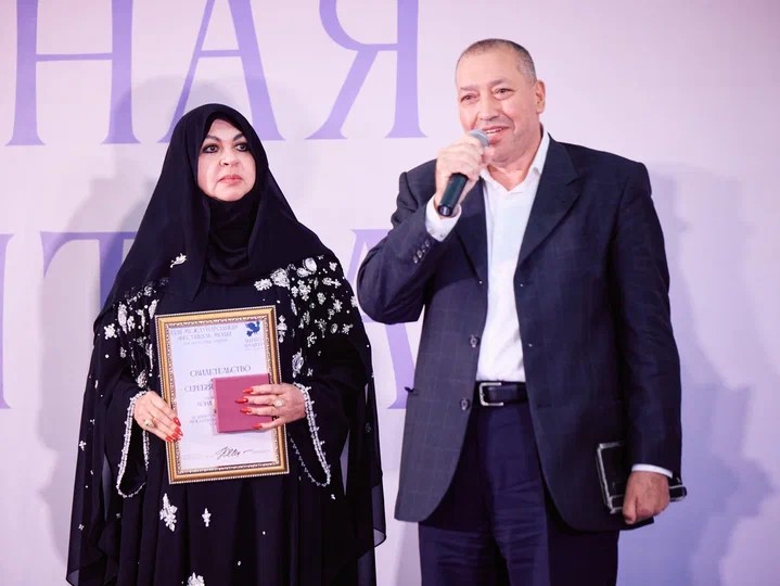 Honorary Tribute to International Designer Mona Al-Mansouri at the 18th International Fashion Festival in Russia ‘Linen Canvas’